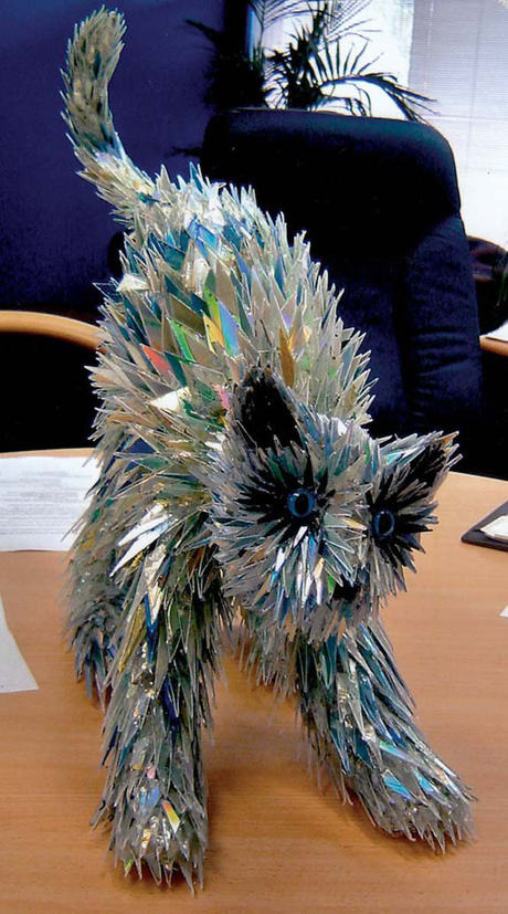 animal-sculpture-made-of-shattered-cds-7